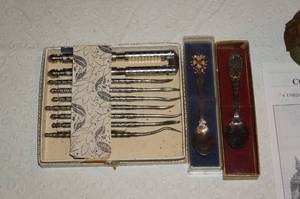 lot 273 image: Figure and Nut Cracker set