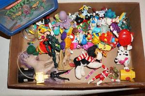 lot 291 image: Happy Meal Toys and Turtles Lunch Box