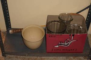 lot 309 image: Shelf with Contents