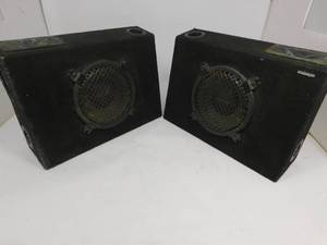 lot 6 image: 2 Magnum Speakers