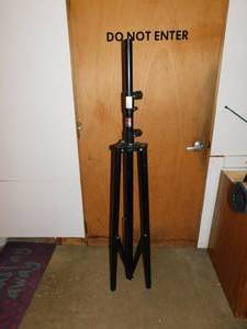 lot 32 image: Light StandTripod