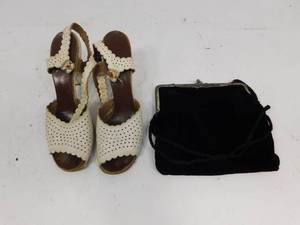 lot 43 image: AccessoriesCollectibles