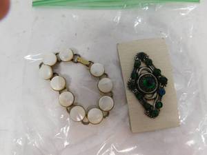 lot 64 image: Vintage Jewelry