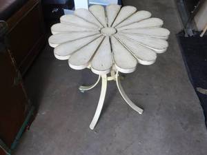 lot 1B image: Table