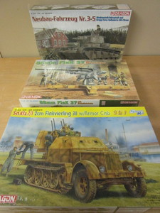 lot 610 image: DRAGON WWII MILITARY MODELS - NEW