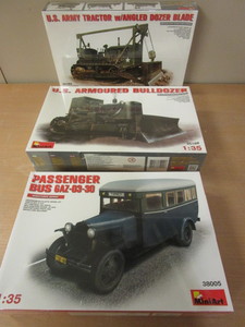 lot 619 image: MINI ART WWII MILITARY MODELS - NEW
