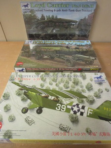 lot 633 image: BRONCO WWII MILITARY MODELS - NEW