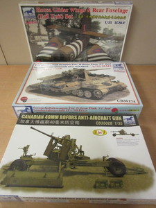 lot 634 image: BRONCO WWII MILITARY MODELS - NEW