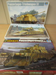 lot 647 image: TRUMPETER WWII MILITARY MODELS - NEW