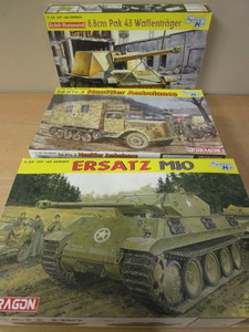 lot 675 image: DRAGON WWII MILITARY MODELS - NEW