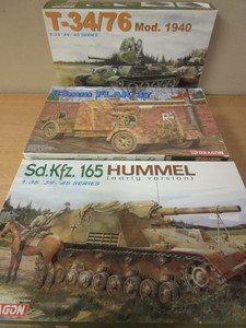 lot 678 image: DRAGON WWII MILITARY MODELS - NEW