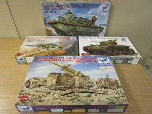 lot 701 image: BRONCO WWII MILITARY MODELS - NEW