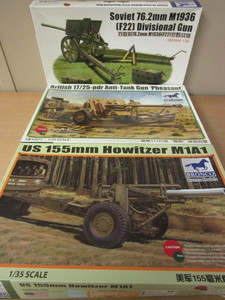 lot 707 image: BRONCO WWII MILITARY MODELS - NEW