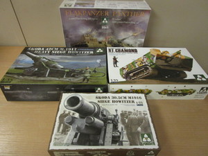 lot 712 image: TAKOM WWII MILITARY MODELS - NEW