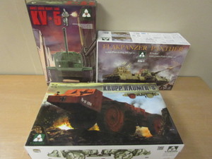 lot 713 image: TAKOM WWII MILITARY MODELS - NEW