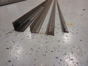 lot 13 image: 4 pcs Angle Iron
