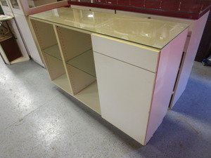 lot 9 image: Retail Counter wShelves and Drawers 5x18x40
