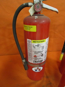 lot 22 image: (4) Fire Extinguishers