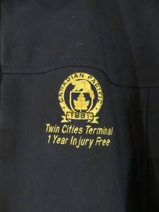 lot 92 image: Canadian Pacific Jacket Size XL