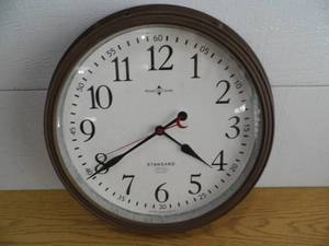 lot 17 image: Standard Clock