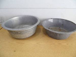 lot 23 image: Lot of 2 Metal Containers