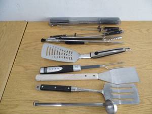 lot 36 image: Grill Tools