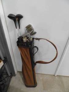 lot 57 image: Golf Clubs - Bag