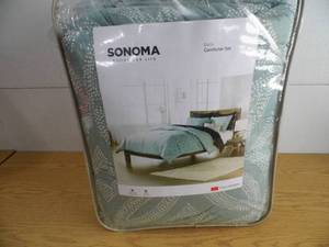 lot 63 image: Sonoma Batik Comforter Set