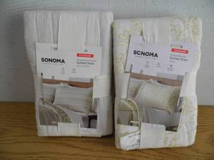 lot 67 image: Lot of 2 Pillow Shams