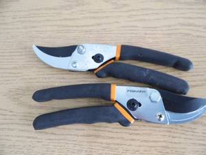lot 68 image: Lot of 2 Pair Fiskars Cutters