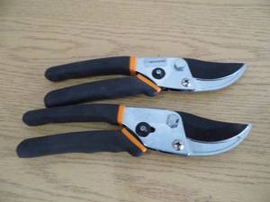 lot 69 image: Lot of 2 Pair Fiskars Cutters