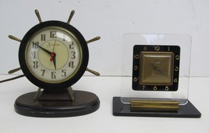 lot 16 image: 2 Vintage Mid Century Desk Clocks