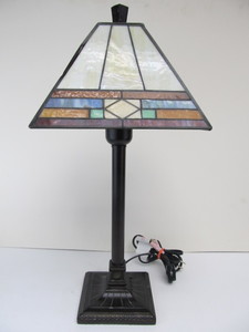 lot 34 image: Vintage Style Stained Glass Table Lamp.