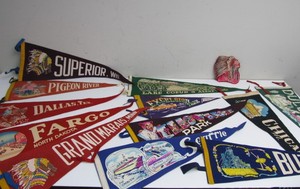 lot 101 image: Lot of Vintage 1940s Era Felt Pennants