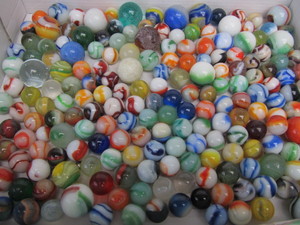 lot 105 image: Lot of Old Vintage Marbles