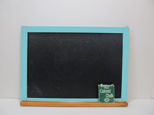 lot 158 image: Vintage Oak Chalkboard wTurquoise Painted Frame - 22 x 16