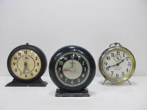lot 173 image: Lot of 3 Vintage Deco Desk Clocks