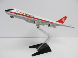 lot 141 image: Vintage AERO MINI Diecast Metal Air Canada Airplane Model wStand
