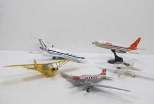 lot 241 image: Group of Assorted Vintage Airline etc Plane Models