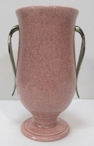 lot 209 image: Mid Century RED WING Art Pottery 2 Handled Pink Vase