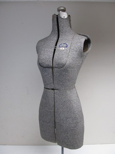 lot 94 image: Nice Vintage 1940s-50s ACME Adjustable Dress Form