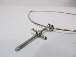 lot 202 image: Vintage Sterling Silver Crucifix Cross Pendant Necklace