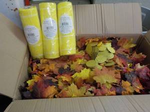 lot 253 image: Box of Fall Leaves Dcor and Wire ...
