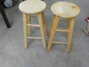 lot 284 image: 2 Stools 25 H...