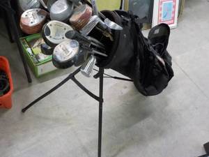 lot 320 image: Wilson Golf Bag with all Golf Clubs...