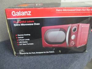 lot 38 image: Galanz 0.7 cu ft Countertop Microwa...