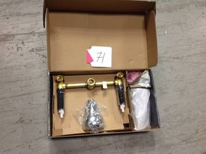 Aragon 2-Handle 1-Spray Tub and Shower Faucet in Chrome (Valve Included) in good condition
