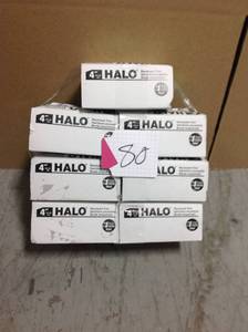 Halo 993 Series 4 in. White Recessed Ceiling Light Fixture Trim with Baffle in good condition