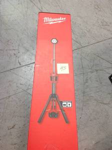 Milwaukee M18 18-Volt Lithium-Ion Cordless Rocket Dual Power Tower Light (Tool-Only) in good condition