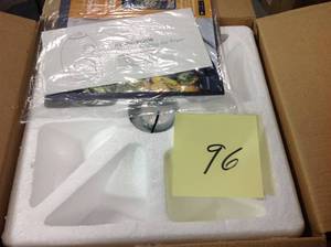 Modernhome 2.1Qt Compact Air Fryer with Color Recipe Book in good condition